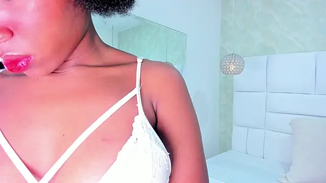 Snapshot of violeta_ruizz chatting on February 24, 3:48 am violeta ruizz online show from February 24, 3:48 am