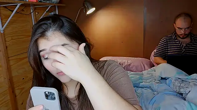 Snapshot of angietubebe chatting on April 8, 1:38 am angietubebe online show from April 8, 1:38 am