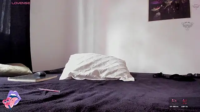 ghostwomaan online show from June 2, 1:35 pm