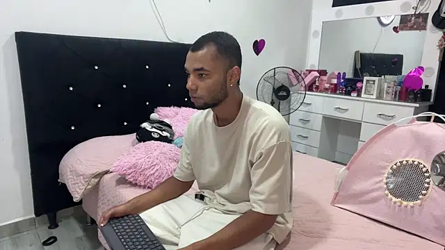 Hot2gether69 online show from February 17, 1:24 am