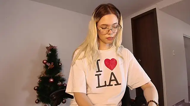 ViolettaAllente online show from December 20, 9:22 pm