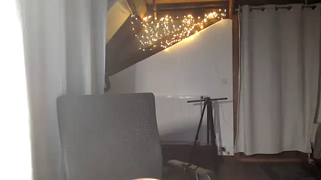 MissDyannis online show from March 11, 7:31 pm