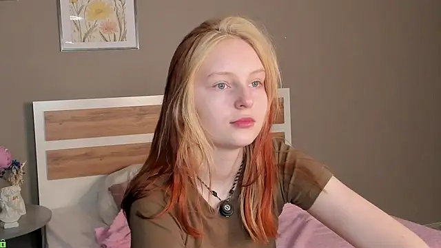 Snapshot of AngelWisee chatting on June 26, 3:11 am AngelWisee online show from June 26, 3:11 am