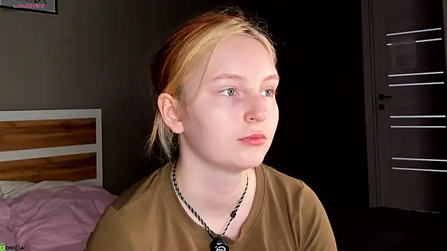 Snapshot of AngelWisee chatting on July 10, 3:11 am AngelWisee online show from July 10, 3:11 am