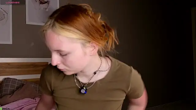 Snapshot of AngelWisee chatting on July 17, 3:02 am AngelWisee online show from July 17, 3:02 am