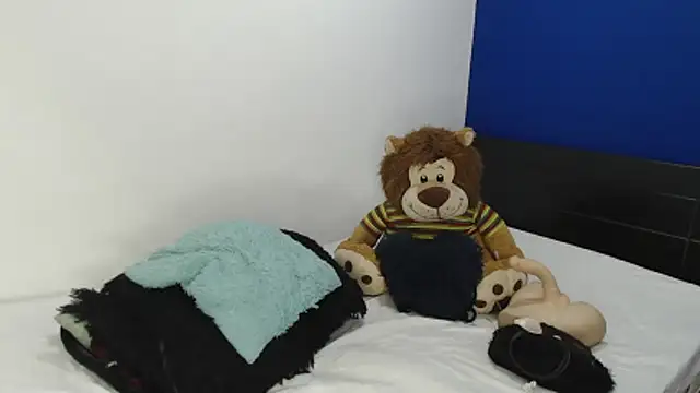 Snapshot of EmmilyConnor chatting on June 16, 2:52 pm EmmilyConnor online show from June 16, 2:52 pm