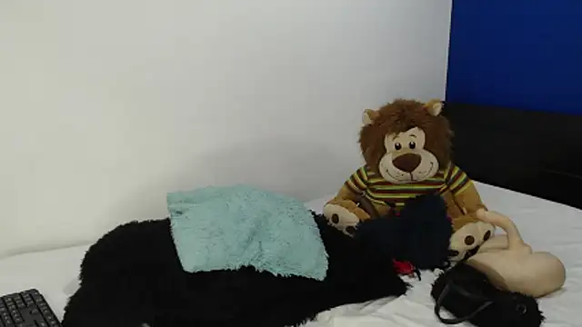Snapshot of EmmilyConnor chatting on June 17, 2:51 pm EmmilyConnor online show from June 17, 2:51 pm