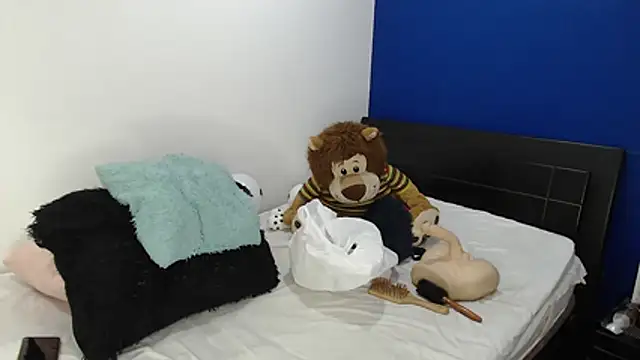 Snapshot of EmmilyConnor chatting on July 7, 2:10 pm EmmilyConnor online show from July 7, 2:10 pm