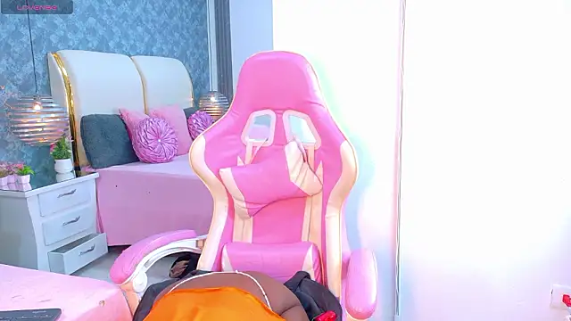 Snapshot of LilithMiller_ chatting on March 27, 3:34 am LilithMiller online show from March 27, 3:34 am