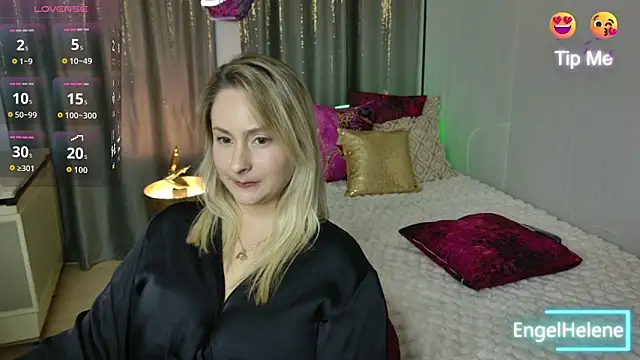 EngelHelene online show from October 31, 7:04 pm