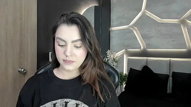 DakotaRussell  online show from January 7, 7:16 pm