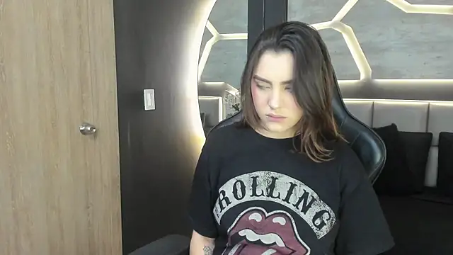 DakotaRussell  online show from January 13, 1:05 pm