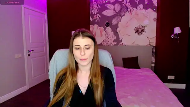 Snapshot of DemmyRose chatting on April 19, 9:28 pm DemmyRose online show from April 19, 9:28 pm