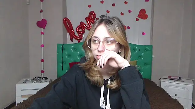 TracyLll online show from February 13, 5:58 am