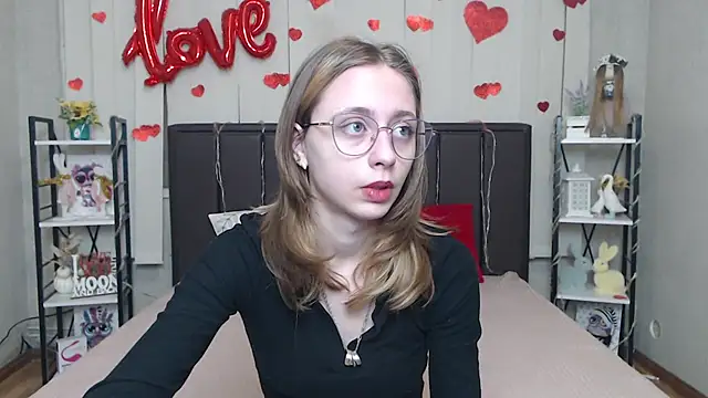 TracyLll online show from February 20, 6:10 am