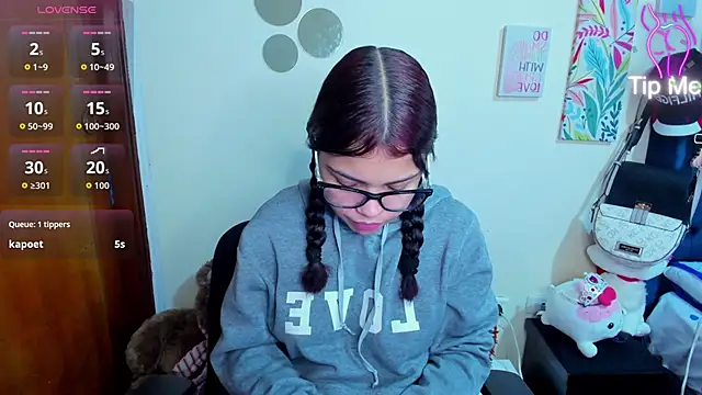 Emma boo online show from December 4, 7:33 pm