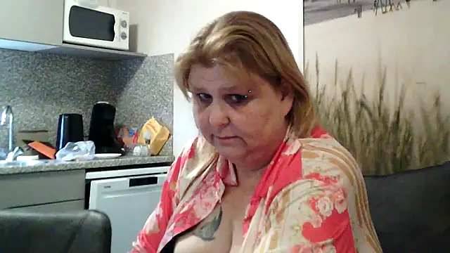 Sylviastar46 online show from April 2, 7:28 am