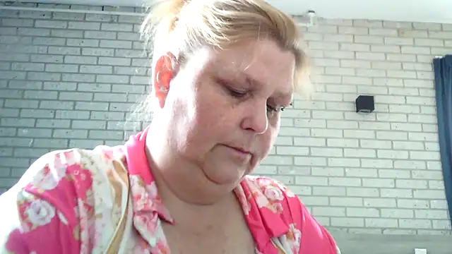 Sylviastar46 online show from April 18, 8:07 am