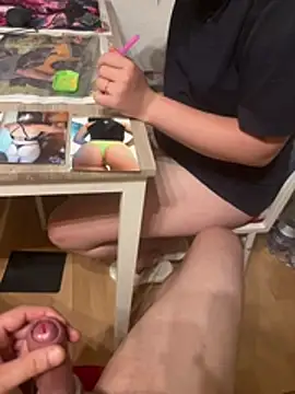 Teeny-Slut18 online show from June 24, 11:26 pm