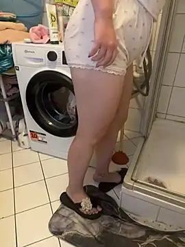 Teeny-Slut18 online show from July 25, 7:50 am