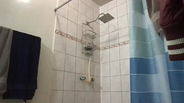 Snapshot of ezrah23 chatting on December 16, 4:34 pm ezrah23 online show from December 16, 4:34 pm