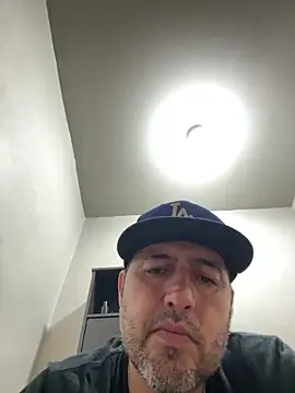 Snapshot of ezrah23 chatting on December 21, 6:20 am ezrah23 online show from December 21, 6:20 am