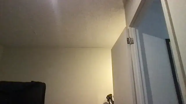 Snapshot of ezrah23 chatting on April 5, 9:23 pm ezrah23 online show from April 5, 9:23 pm