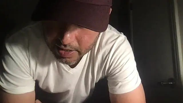 Snapshot of ezrah23 chatting on April 15, 9:05 am ezrah23 online show from April 15, 9:05 am