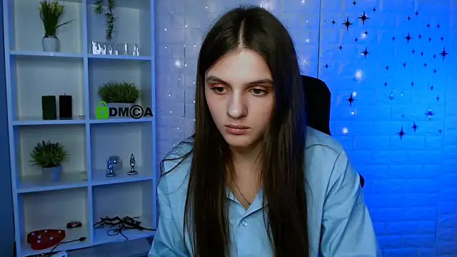 lisa dark  online show from June 4, 12:44 pm