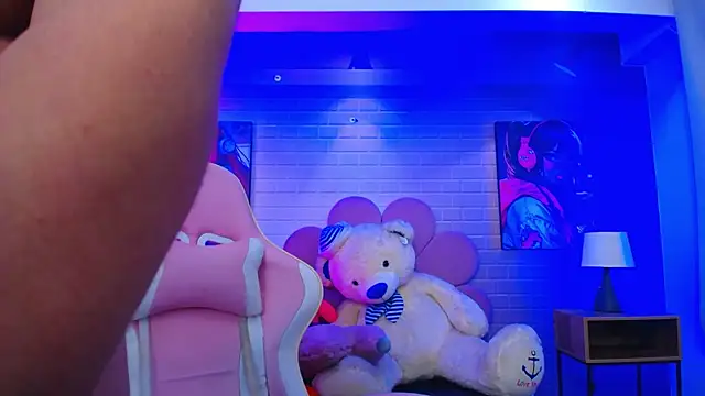 roseefancy19 online show from March 22, 12:19 pm