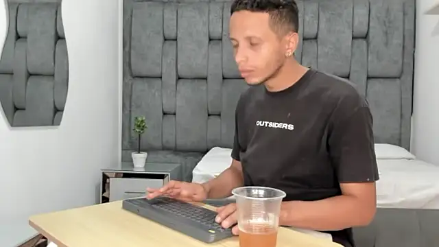 DamianandEva online show from July 17, 1:18 pm