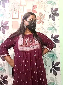 Snapshot of tamil_Nithya_J chatting on February 12, 6:30 am tamil Nithya J online show from February 12, 6:30 am