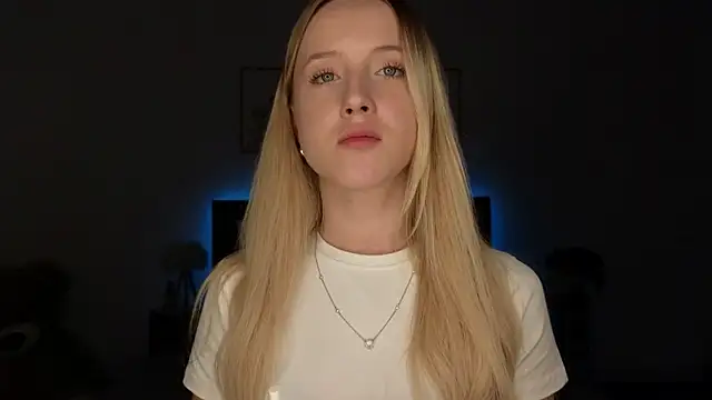 Snapshot of adele_armass chatting on April 22, 8:32 pm adele armass online show from April 22, 8:32 pm