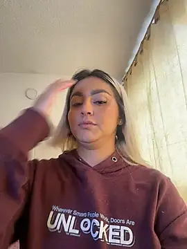 Elina Hills online show from February 1, 6:39 pm