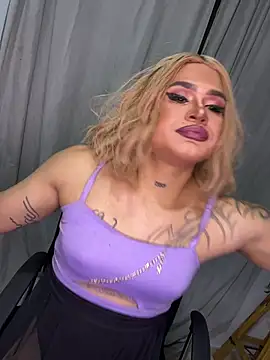 Snapshot of melani_ferraraa_ chatting on July 6, 11:29 pm melani ferraraa online show from July 6, 11:29 pm