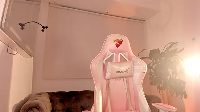 eva  s online show from April 15, 1:34 am