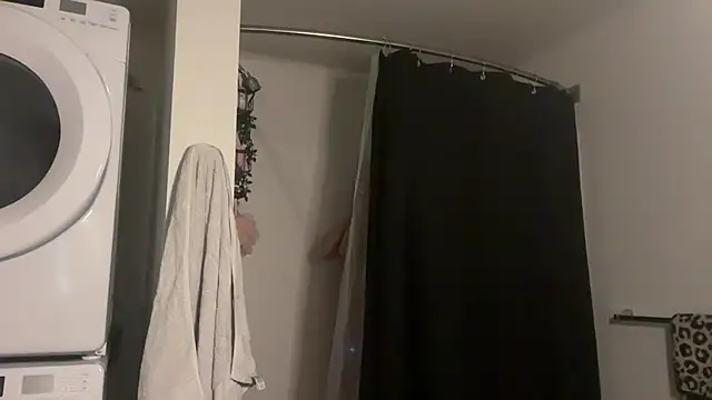 juliaraee online show from July 21, 6:27 am
