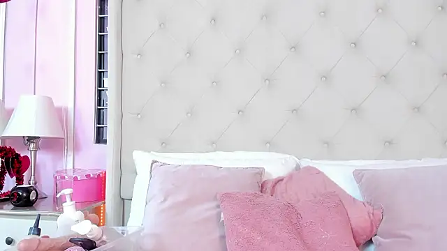 scarlett leblanc  online show from March 23, 1:15 pm