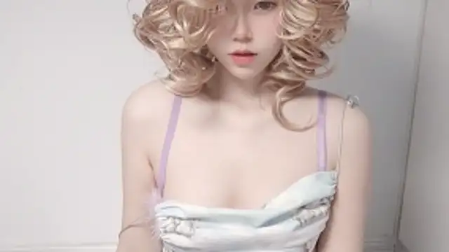 JuliaNoir online show from March 25, 10:10 am