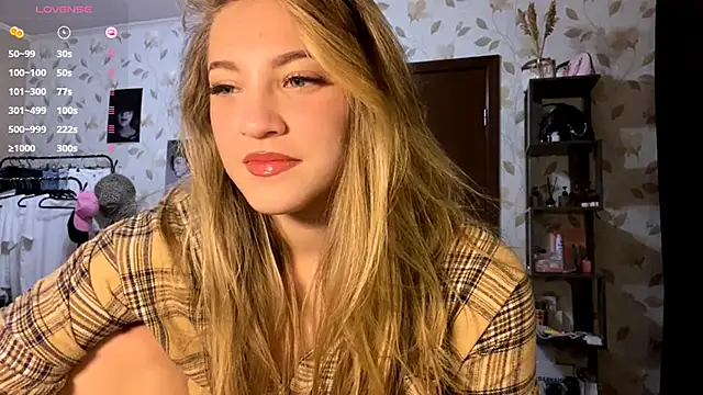 OrethaEredia online show from November 11, 4:18 pm