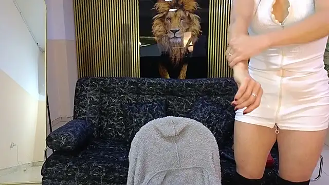 Snapshot of malen_fitnessmilf chatting on February 13, 12:12 pm malen fitnessmilf online show from February 13, 12:12 pm