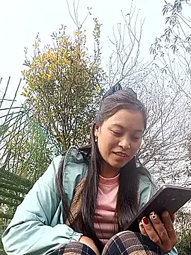 Snapshot of Alice-567 chatting on January 13, 9:14 am Alice-567 online show from January 13, 9:14 am