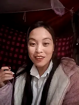 Snapshot of Alice-567 chatting on January 15, 12:32 pm Alice-567 online show from January 15, 12:32 pm