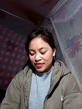 Snapshot of Alice-567 chatting on February 4, 10:32 am Alice-567 online show from February 4, 10:32 am