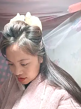 Snapshot of Alice-567 chatting on February 9, 2:04 am Alice-567 online show from February 9, 2:04 am