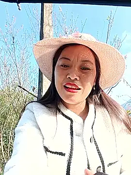 Snapshot of Alice-567 chatting on February 14, 1:57 am Alice-567 online show from February 14, 1:57 am