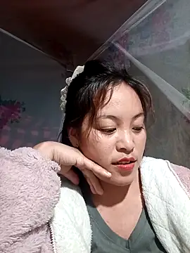 Snapshot of Alice-567 chatting on February 19, 8:21 am Alice-567 online show from February 19, 8:21 am