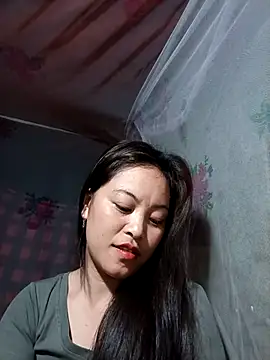 Snapshot of Alice-567 chatting on February 20, 12:29 am Alice-567 online show from February 20, 12:29 am