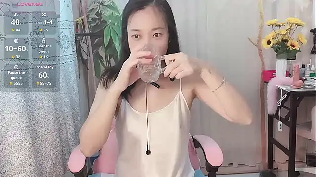 Lingling-Baby520 online show from July 14, 1:52 am