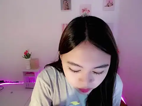 lustfullakim online show from July 26, 12:01 pm
